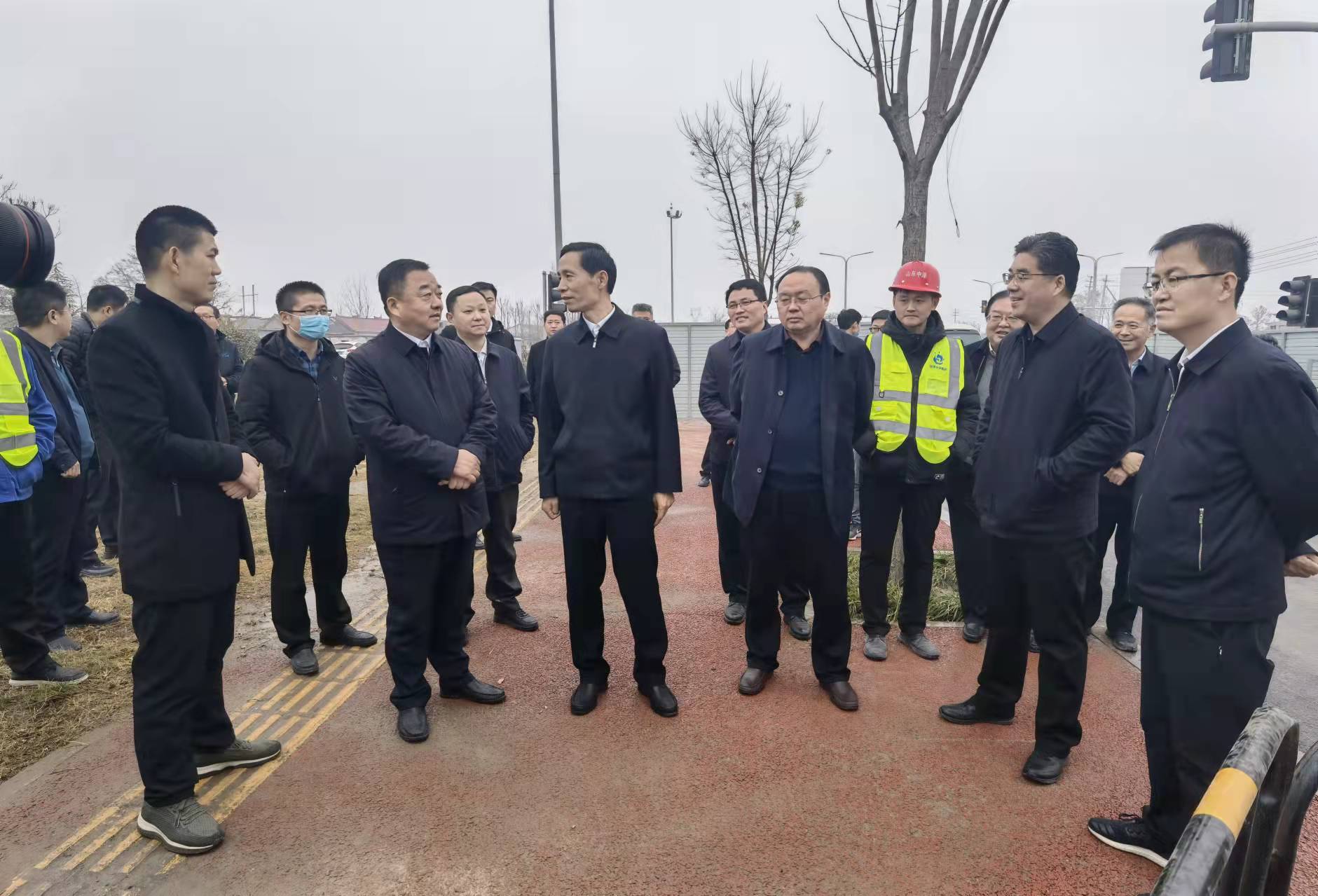 菏澤市市委副書記、市長張倫一行到七里河污水處理廠配套管網(wǎng)工程調(diào)研指導(dǎo)工作